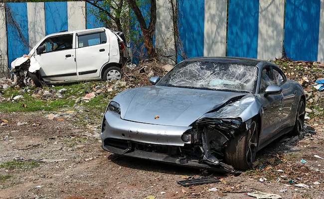 Porsche-pune-Accident